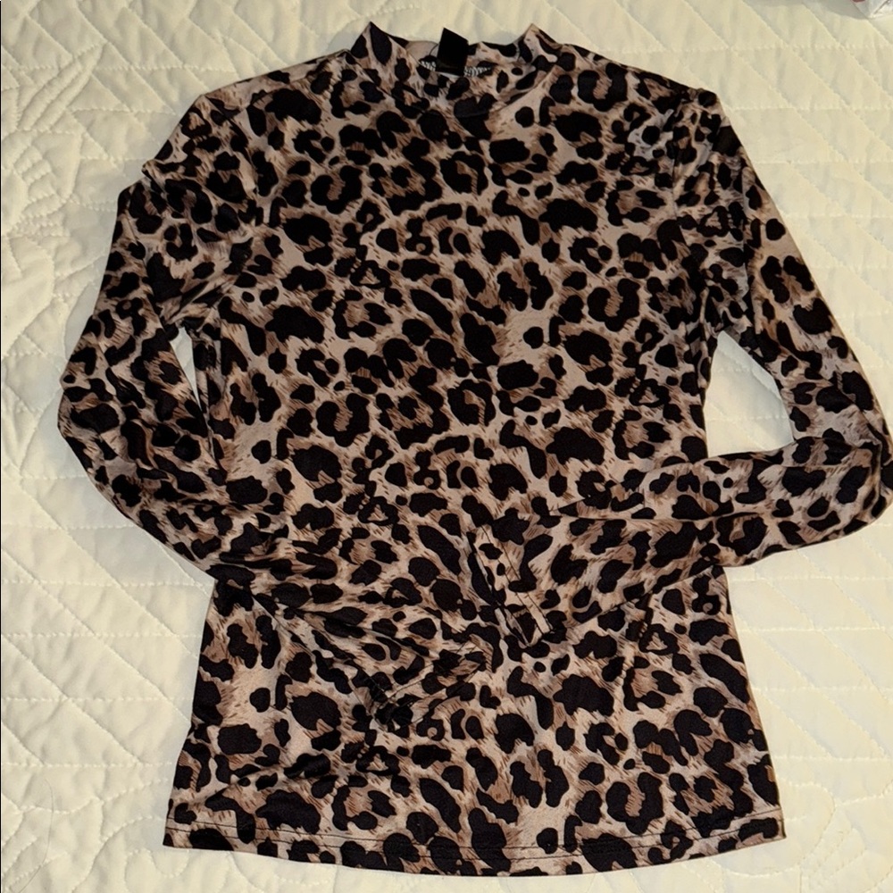 Women’s Leopard Print Long Sleeve Top